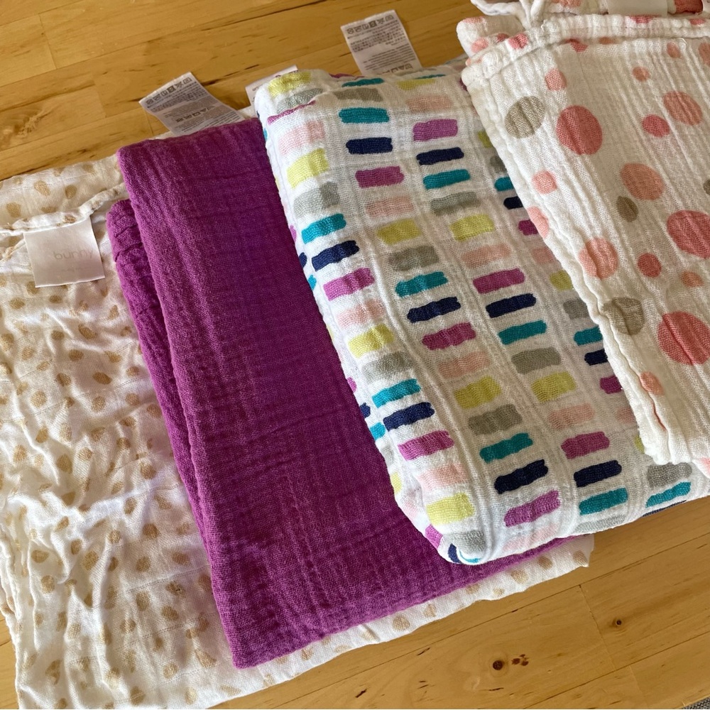 4 ASSORTED ADEN + ANAIS & BUNNY PALM MUSLIN SWADDLE BLANKETS
